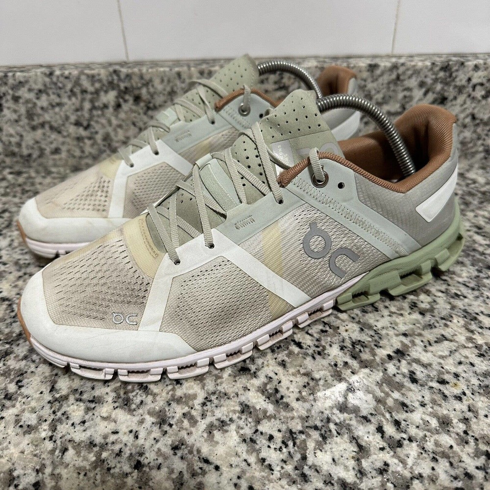 On Cloudflow Aloe/White Lightweight Helion Racing Running Shoe Women's Size 11